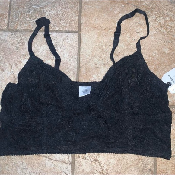 Elegant Black Lace Bralette - Picture 4 of 4